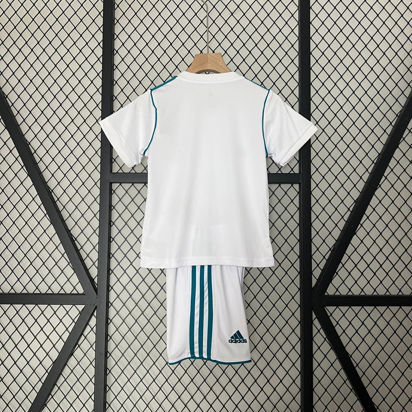 REAL MADRID I 17/18 CONJUNTO INFANTIL RETRO