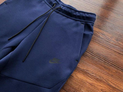 CONJUNTO NIKE TECH FLEECE WINDRUNNER: CHAQUETA Y PANTALÓN EN NEGRO