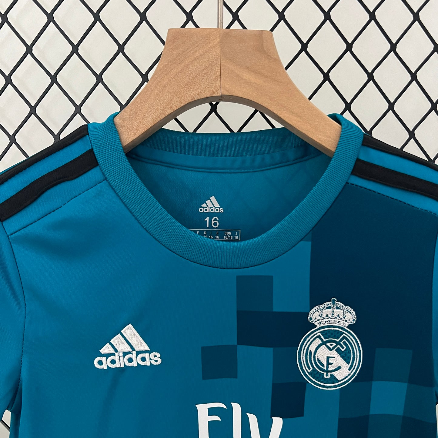 REAL MADRID III 17/18 CONJUNTO INFANTIL RETRO