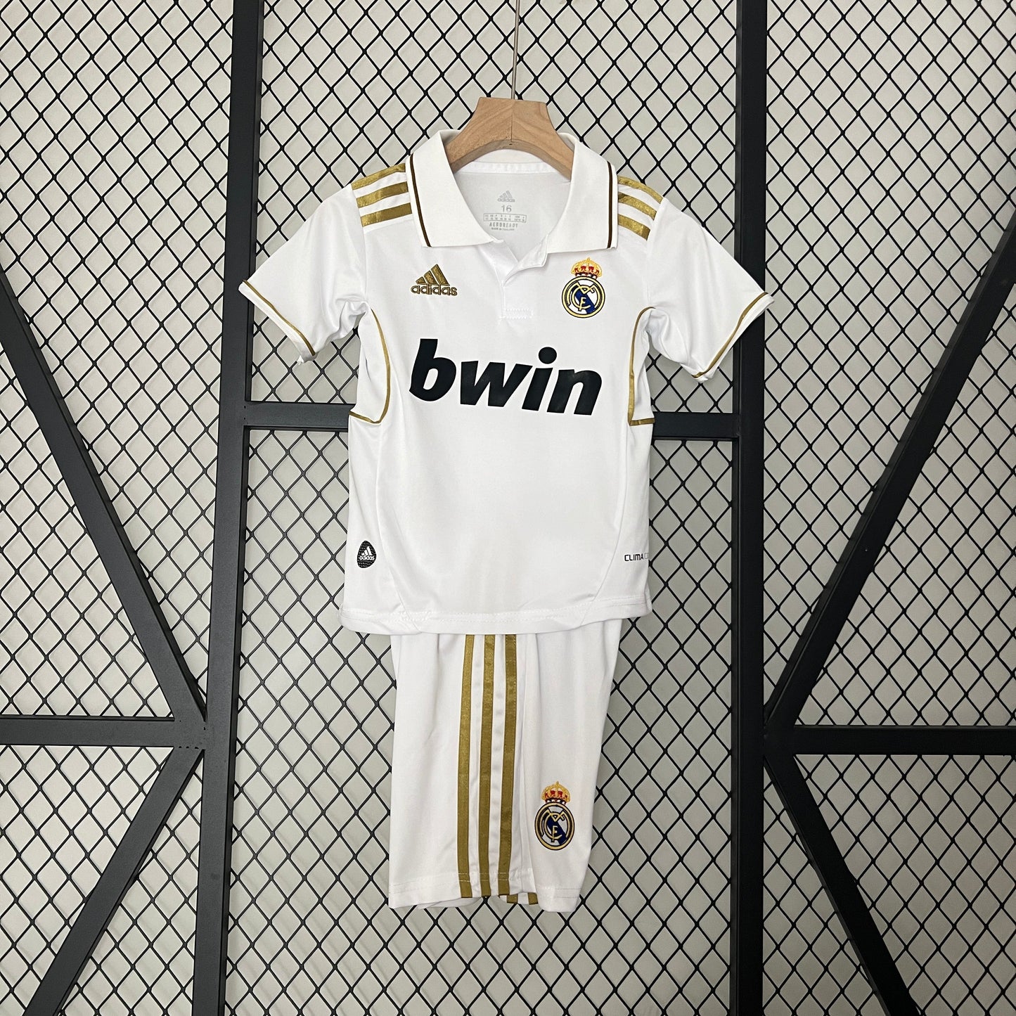 REAL MADRID I 11/12 CONJUNTO INFANTIL RETRO