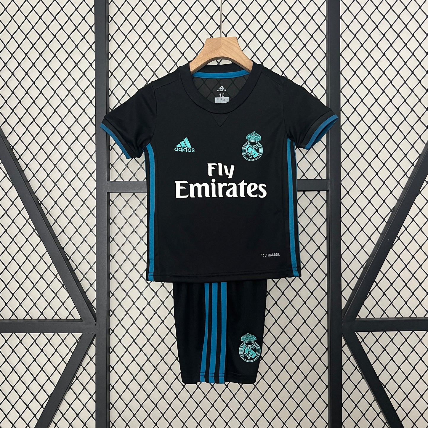 REAL MADRID II 17/18 CONJUNTO INFANTIL RETRO