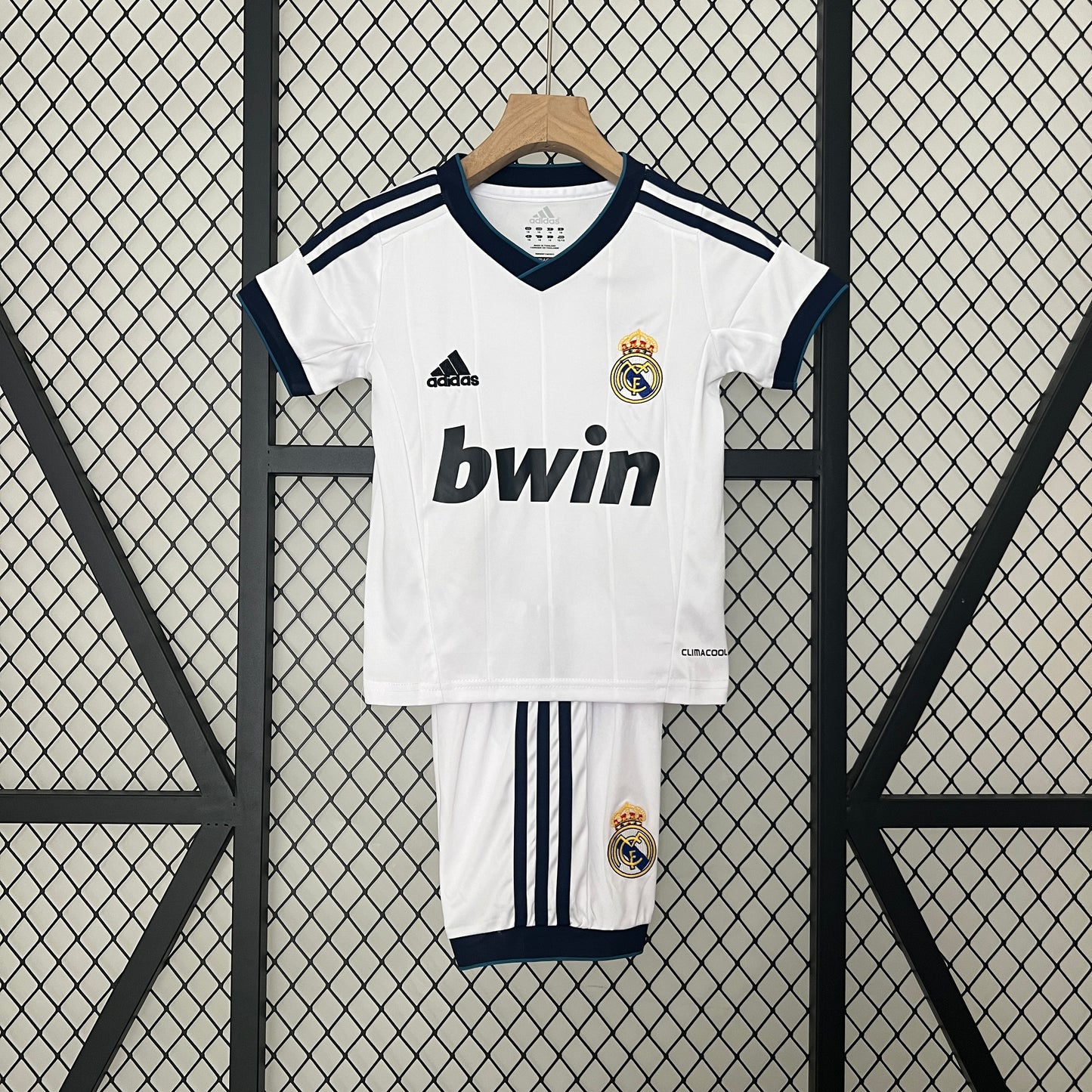 REAL MADRID I 12/13 CONJUNTO INFANTIL RETRO