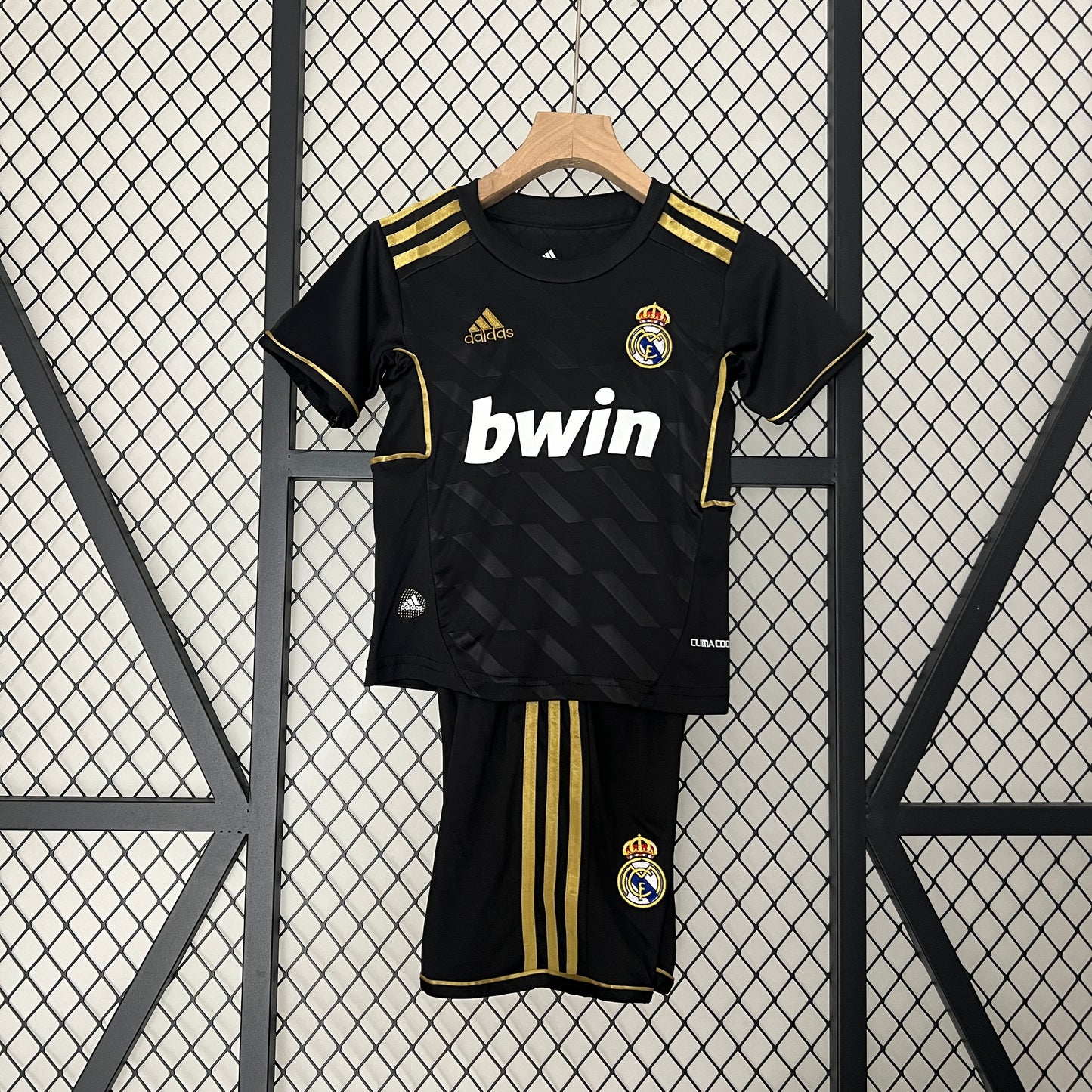 REAL MADRID II 11/12 CONJUNTO INFANTIL RETRO