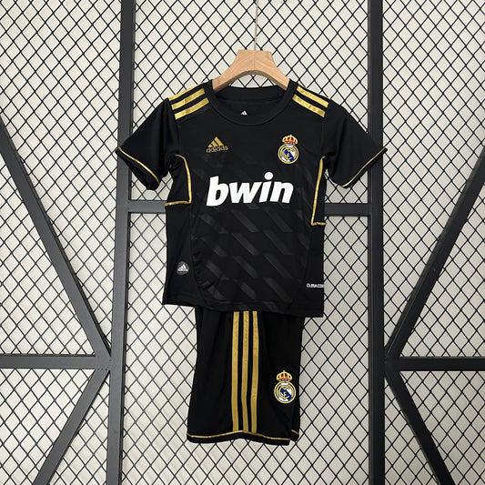 REAL MADRID II 11/12 CONJUNTO INFANTIL RETRO