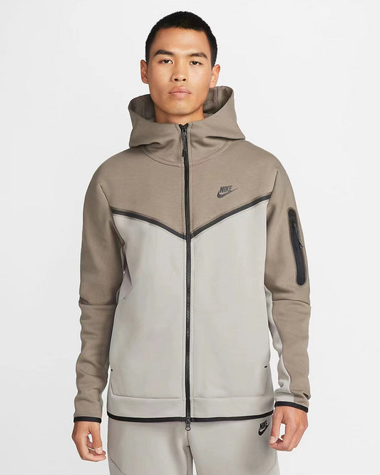 CONJUNTO NIKE TECH FLEECE WINDRUNNER: CHAQUETA Y PANTALÓN EN NEGRO