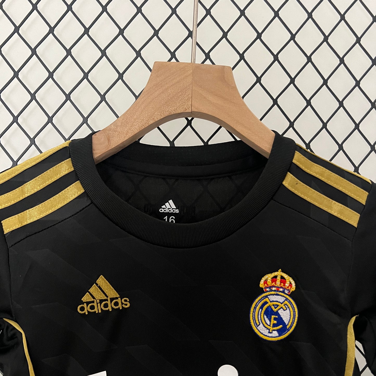 REAL MADRID II 11/12 CONJUNTO INFANTIL RETRO